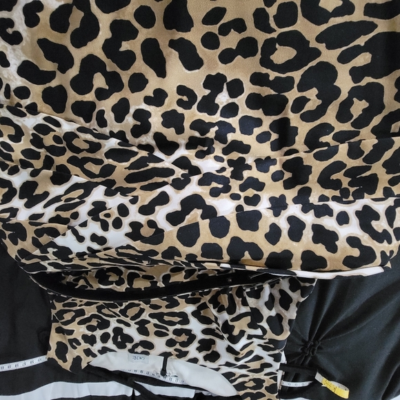 Animal Print Dress fully lined midi length dress size 12 w/pleats at the waist - Picture 4 of 6